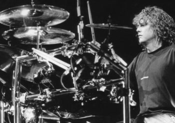 Def Leppard, Rick Allen, потеря руки и поддержка фанатов